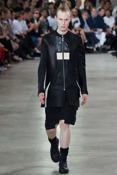 Look 24